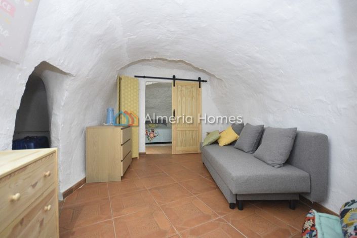 Image No.14-3 Bed House for sale