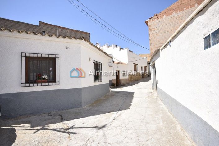 Image No.17-3 Bed House for sale