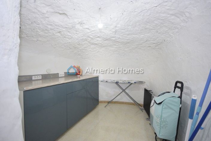 Image No.6-3 Bed House for sale