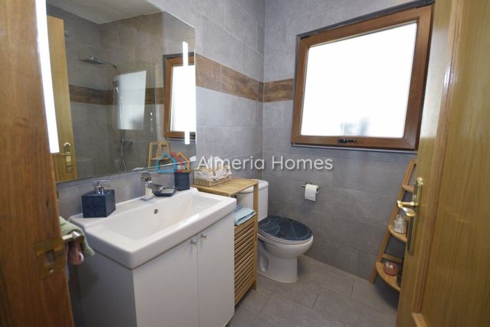 Image No.7-3 Bed House for sale