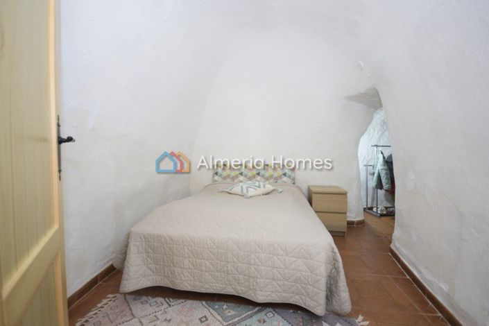 Image No.10-3 Bed House for sale