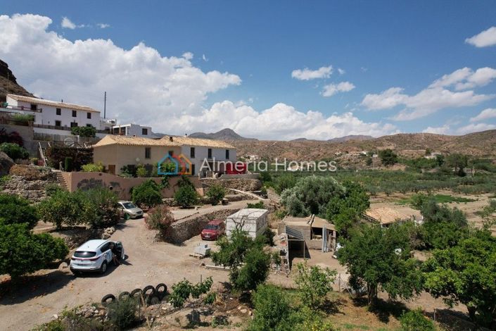 Image No.3-5 Bed Country House for sale