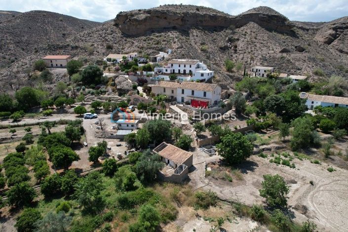 Image No.4-5 Bed Country House for sale