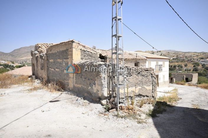 Image No.4-2 Bed Country House for sale