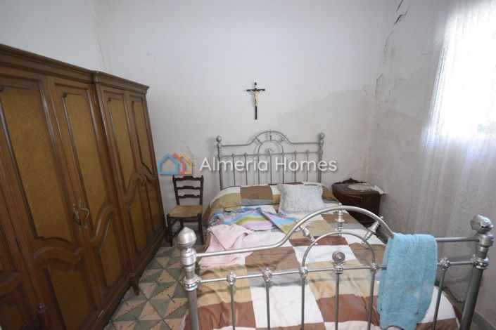 Image No.10-4 Bed Country House for sale