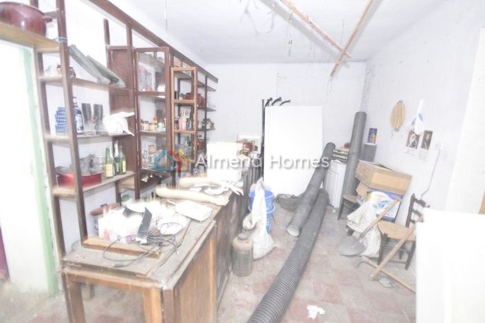 Image No.12-4 Bed Country House for sale