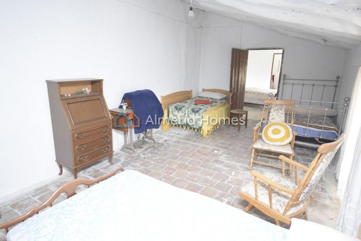 Image No.17-4 Bed Country House for sale