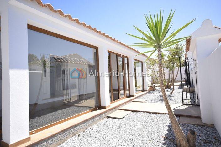 Image No.8-5 Bed Villa for sale