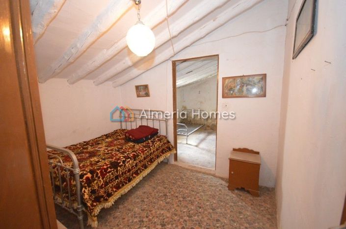 Image No.2-5 Bed Country House for sale