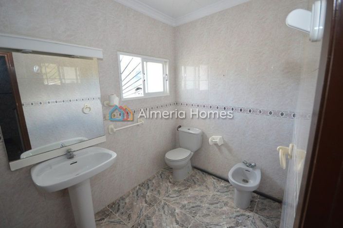 Image No.7-5 Bed Country House for sale