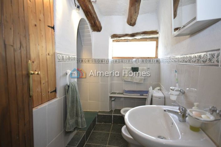 Image No.16-3 Bed Country House for sale