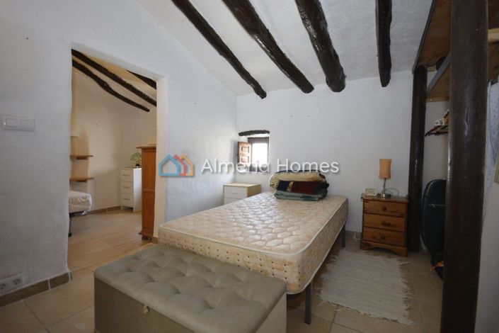 Image No.18-3 Bed Country House for sale