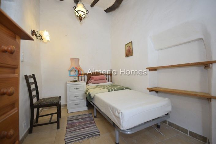 Image No.19-3 Bed Country House for sale