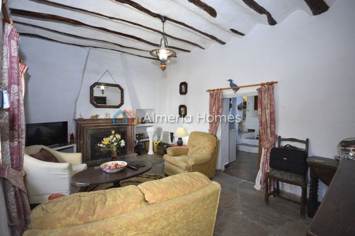 Image No.3-3 Bed Country House for sale