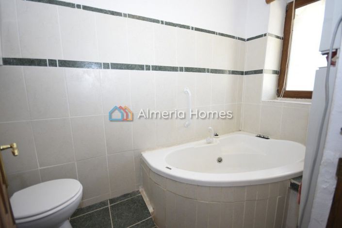 Image No.8-3 Bed Country House for sale