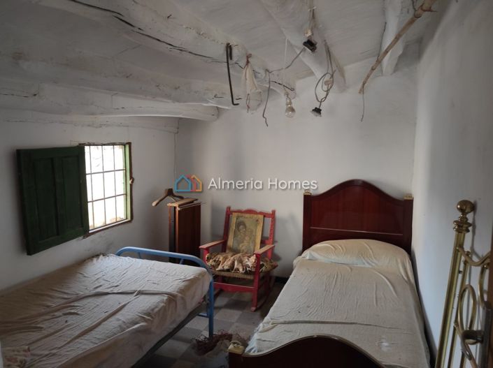 Image No.8-6 Bed Village House for sale