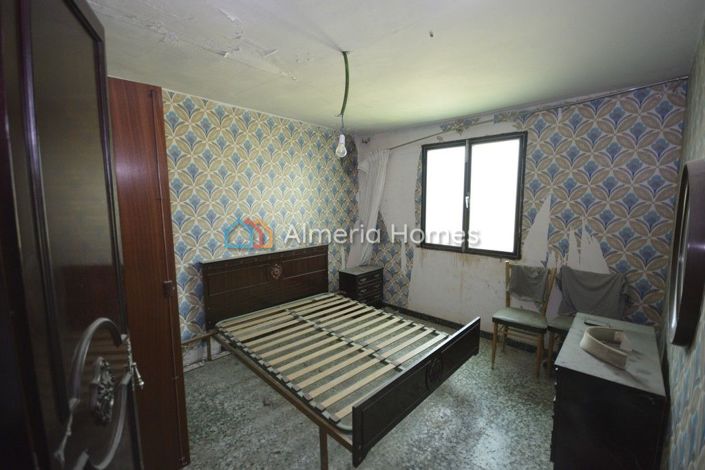 Image No.10-3 Bed Country House for sale