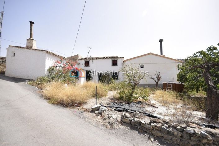 Image No.2-3 Bed Country House for sale