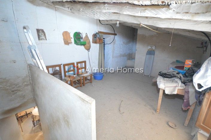 Image No.17-4 Bed Townhouse for sale