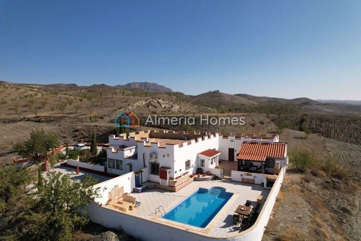 Image No.2-3 Bed Villa for sale