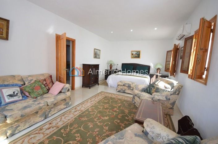 Image No.8-3 Bed Villa for sale