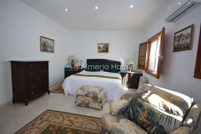 Image No.9-3 Bed Villa for sale