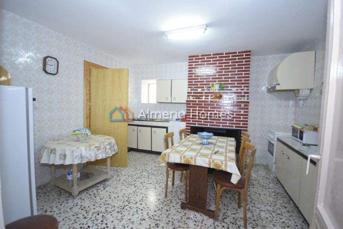 Image No.11-4 Bed Townhouse for sale