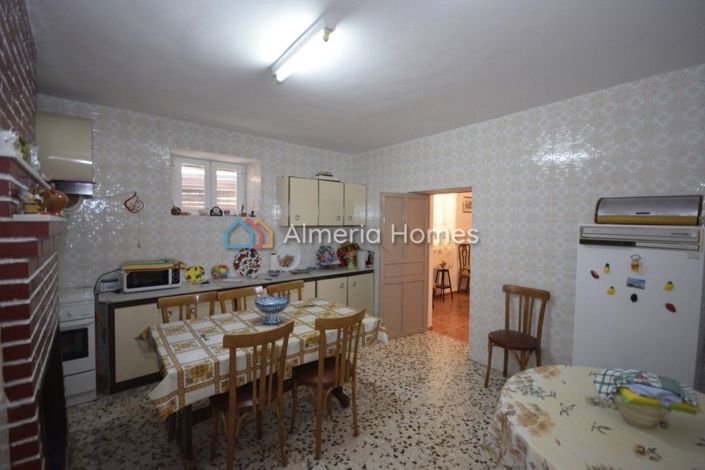 Image No.12-4 Bed Townhouse for sale