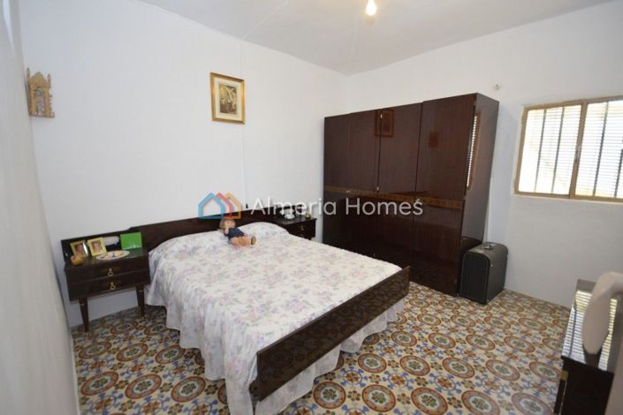 Image No.13-4 Bed Townhouse for sale