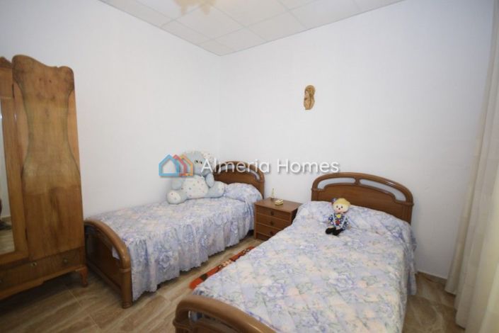 Image No.16-4 Bed Townhouse for sale