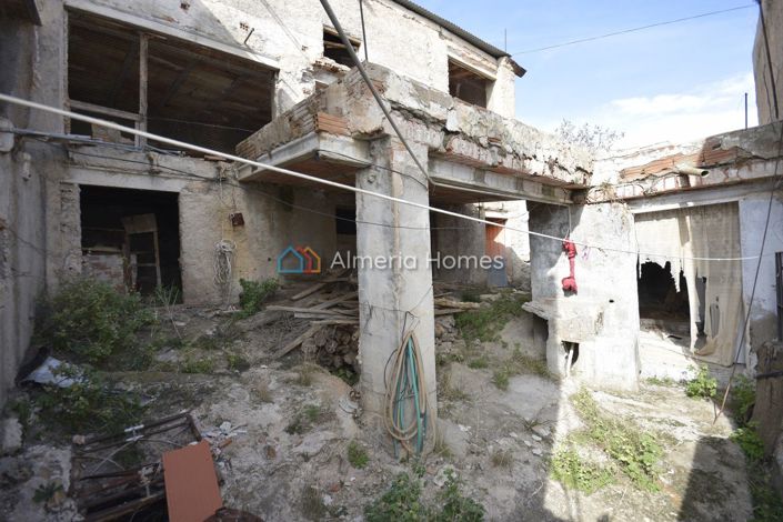 Image No.20-4 Bed Townhouse for sale