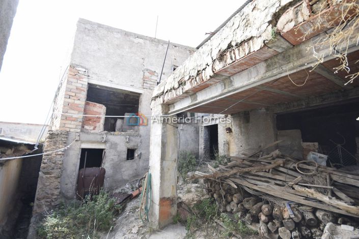 Image No.21-4 Bed Townhouse for sale