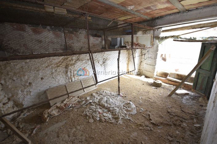 Image No.24-4 Bed Townhouse for sale