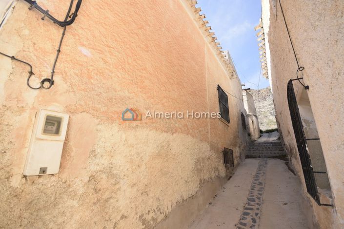 Image No.28-4 Bed Townhouse for sale