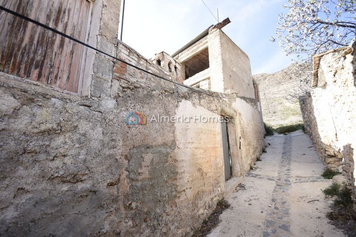 Image No.29-4 Bed Townhouse for sale