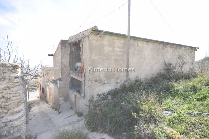 Image No.30-4 Bed Townhouse for sale