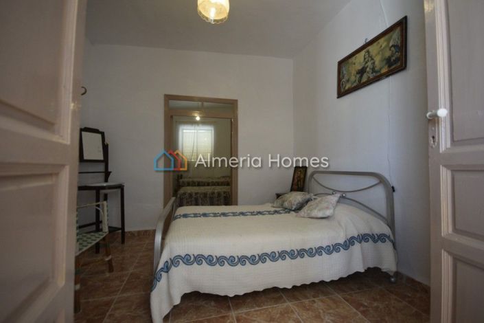 Image No.5-4 Bed Townhouse for sale