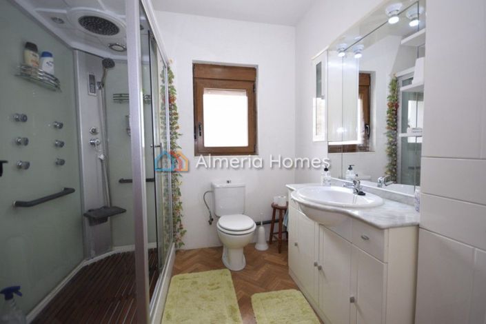 Image No.15-5 Bed Country House for sale