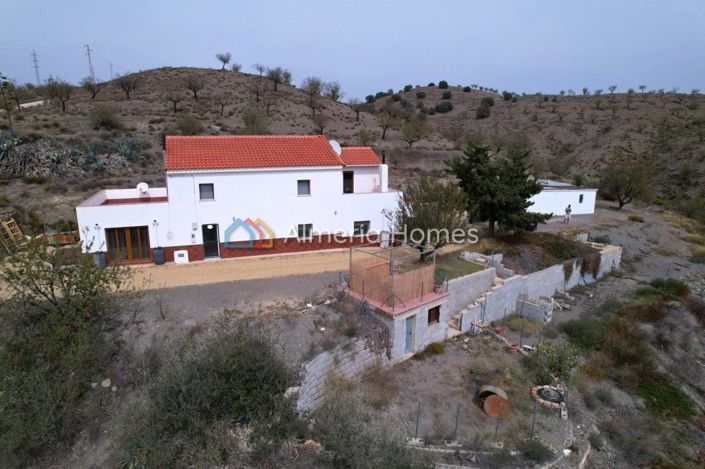 Image No.2-5 Bed Country House for sale