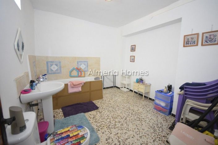 Image No.16-6 Bed Country House for sale