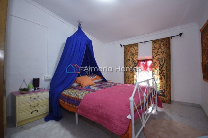 Image No.18-6 Bed Country House for sale