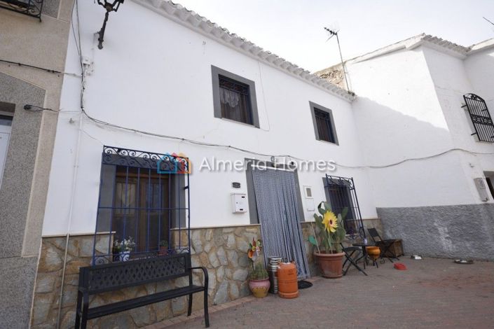 Image No.5-6 Bed Country House for sale