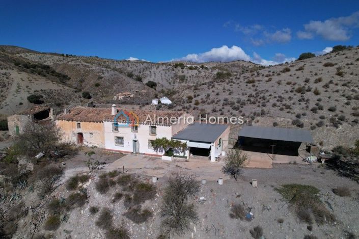Image No.1-6 Bed Country House for sale
