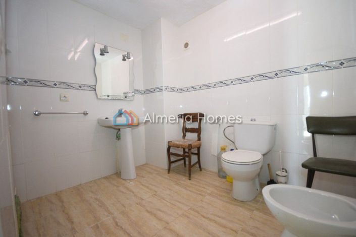 Image No.11-6 Bed Country House for sale