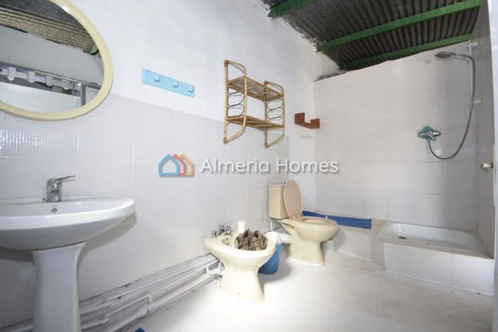 Image No.20-6 Bed Country House for sale