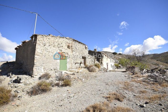 Image No.4-6 Bed Country House for sale