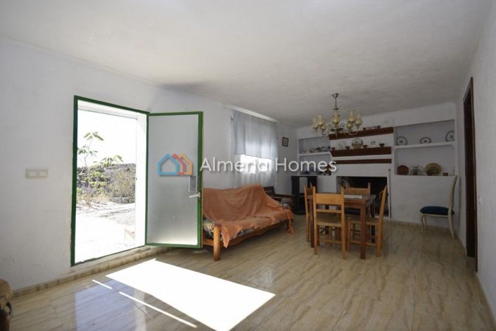 Image No.8-6 Bed Country House for sale