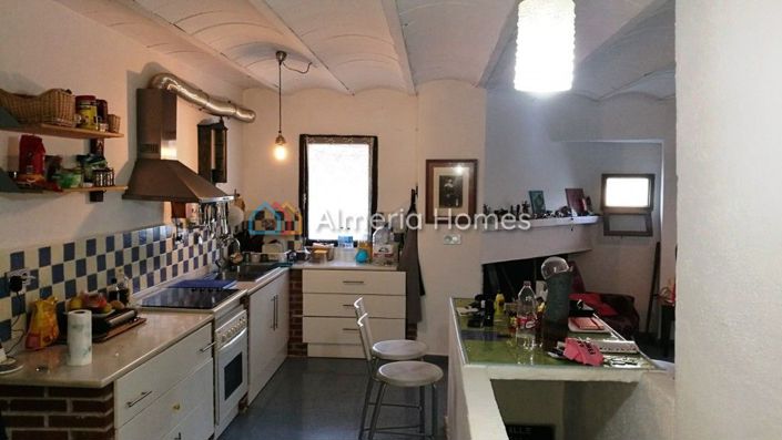 Image No.2-2 Bed Townhouse for sale