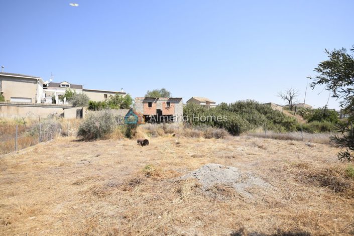 Image No.26-3 Bed Townhouse for sale