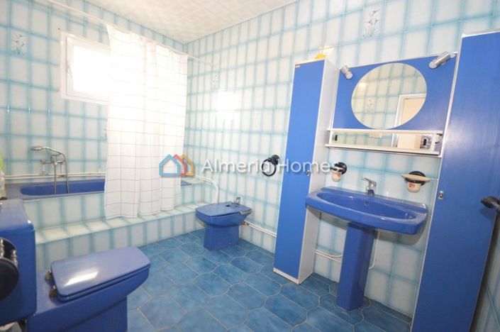 Image No.8-3 Bed Townhouse for sale